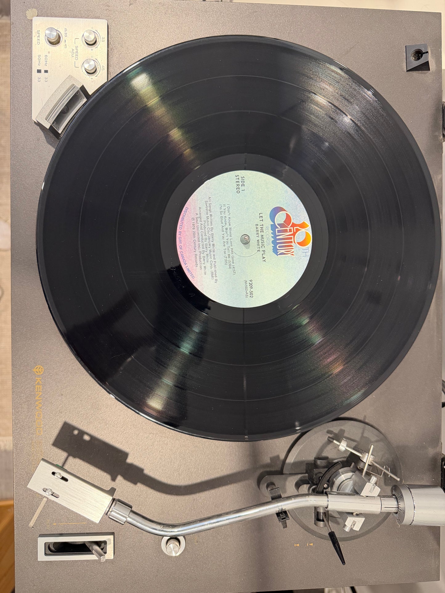 Barry White – Let The Music Play