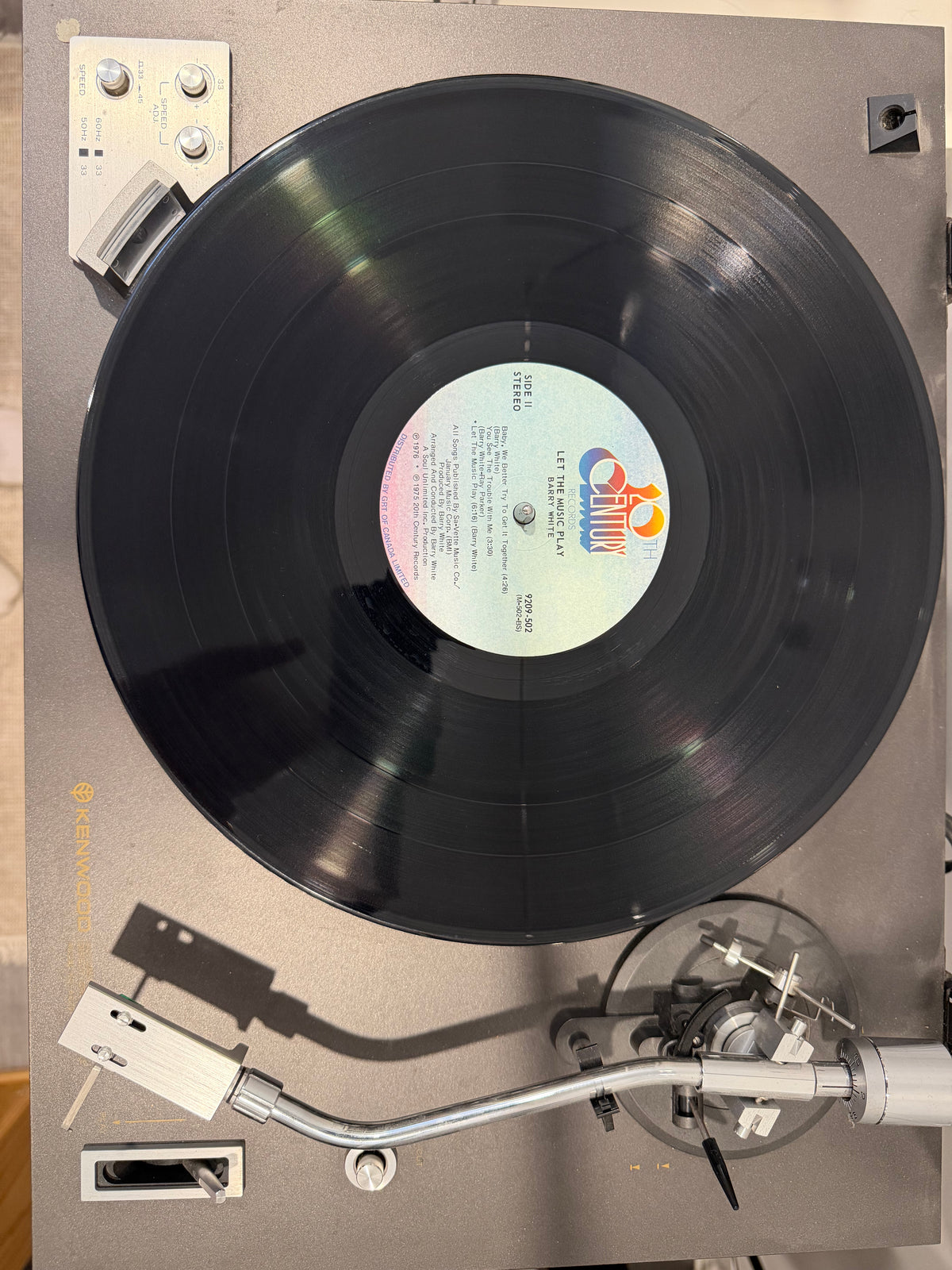 Barry White – Let The Music Play