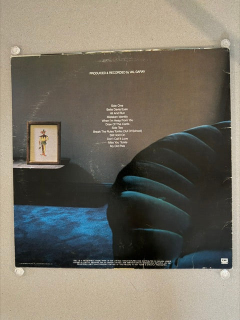 Kim Carnes – Mistaken Identity