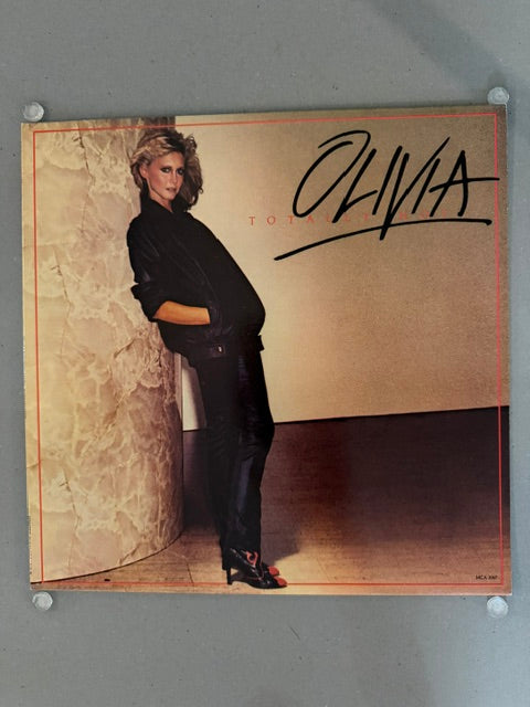 Olivia Newton-John – Totally Hot