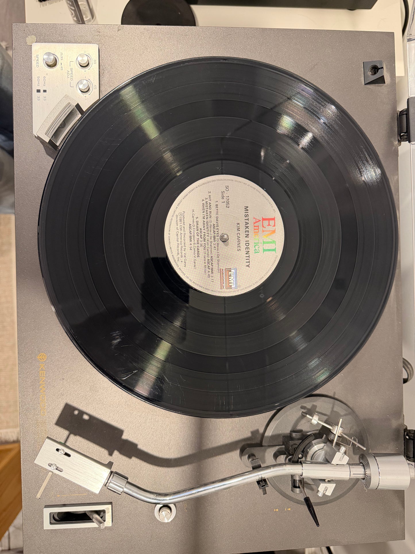 Kim Carnes – Mistaken Identity