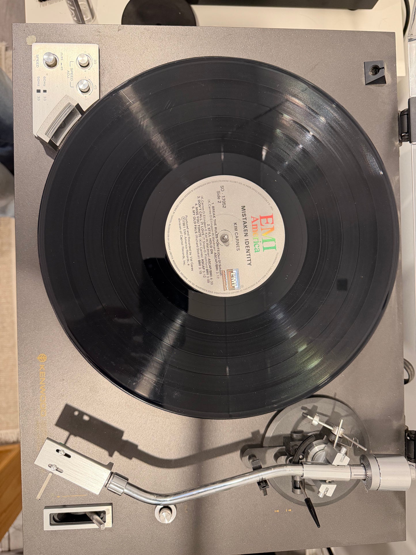 Kim Carnes – Mistaken Identity